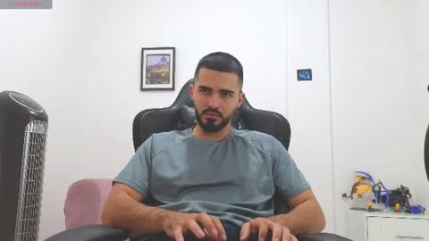 Snapshot of alejandroo_7 chatting on June 18, 6:45 pm alejandroo_7 online show from June 18, 6:45 pm