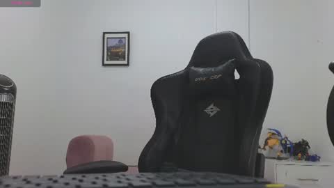 Snapshot of alejandroo_7 chatting on June 19, 11:08 pm alejandroo_7 online show from June 19, 11:08 pm
