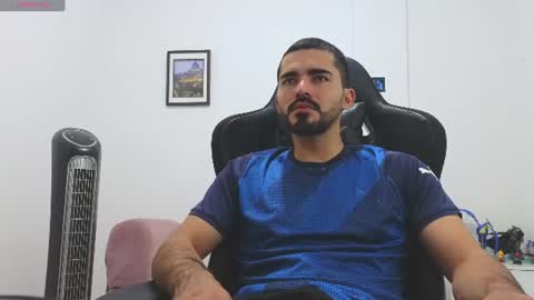 Snapshot of alejandroo_7 chatting on July 3, 6:25 pm alejandroo_7 online show from July 3, 6:25 pm