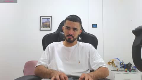 Snapshot of alejandroo_7 chatting on July 9, 6:34 pm alejandroo_7 online show from July 9, 6:34 pm