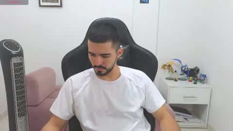 Snapshot of alejandroo_7 chatting on July 16, 7:31 pm alejandroo_7 online show from July 16, 7:31 pm