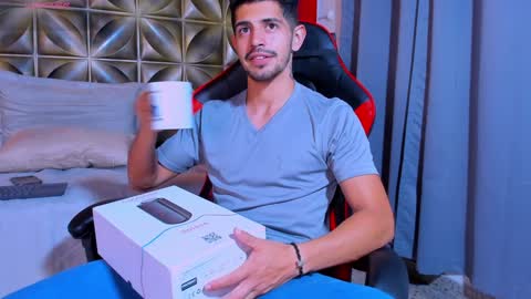 Snapshot of alejandrostorm chatting on February 5, 5:30 am Alejo online show from February 5, 5:30 am