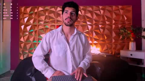 Snapshot of alejandrostorm chatting on February 25, 7:58 pm Alejo online show from February 25, 7:58 pm