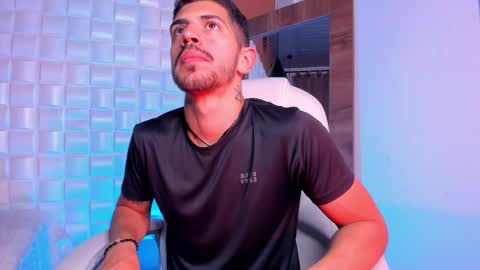 Snapshot of alejandrostorm chatting on December 5, 9:00 pm Alejo online show from December 5, 9:00 pm