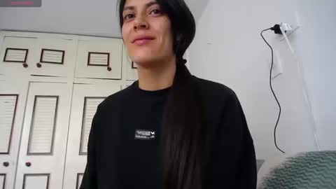 Snapshot of alejaxxxhot chatting on October 18, 5:25 pm alejaxxxhot online show from October 18, 5:25 pm