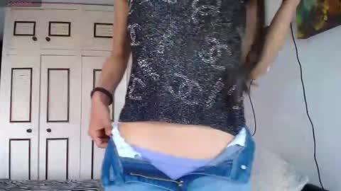 Snapshot of alejaxxxhot chatting on November 22, 8:19 pm alejaxxxhot online show from November 22, 8:19 pm