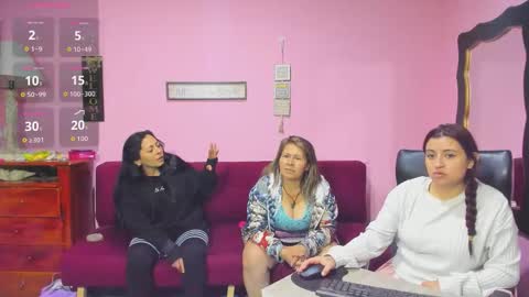 Snapshot of alejita_smithh chatting on November 20, 2:01 am zoe and Kataleya online show from November 20, 2:01 am