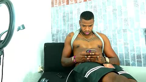 Snapshot of alejo_21cm chatting on February 19, 5:38 am alejo_21cm online show from February 19, 5:38 am