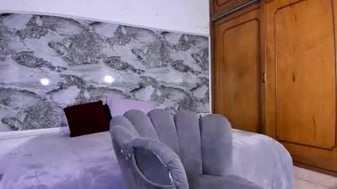 Snapshot of alejo_gray1 chatting on December 2, 12:10 pm alejo_gray1 online show from December 2, 12:10 pm