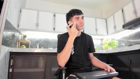 alejo_gray1 online show from January 5, 7:17 pm