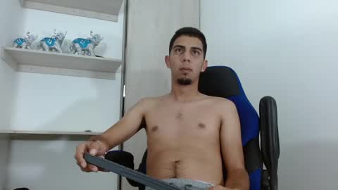 Snapshot of alejo_hot23 chatting on December 11, 2:41 am David online show from December 11, 2:41 am