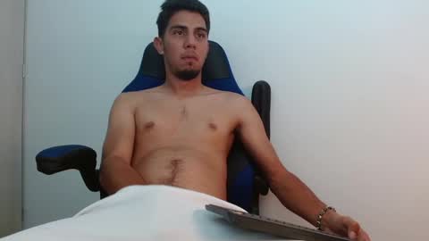 Snapshot of alejo_hot23 chatting on January 24, 12:31 am David online show from January 24, 12:31 am