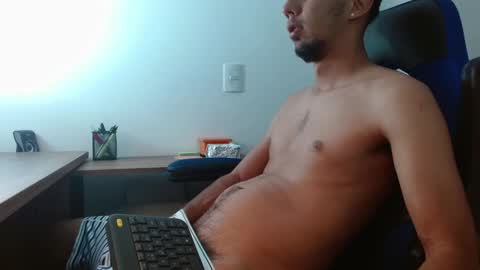 Snapshot of alejo_hot23 chatting on January 26, 2:56 am David online show from January 26, 2:56 am
