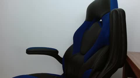 Snapshot of alejo_hot23 chatting on February 1, 2:26 am David online show from February 1, 2:26 am