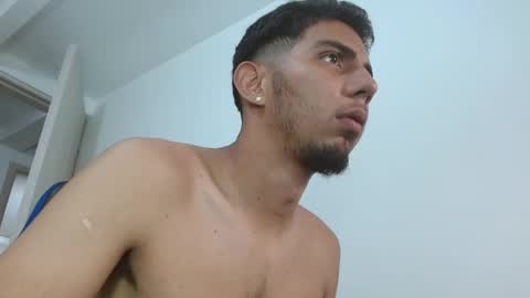 Snapshot of alejo_hot23 chatting on February 12, 2:45 am David online show from February 12, 2:45 am