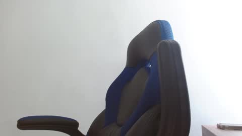 Snapshot of alejo_hot23 chatting on February 16, 6:21 pm David online show from February 16, 6:21 pm