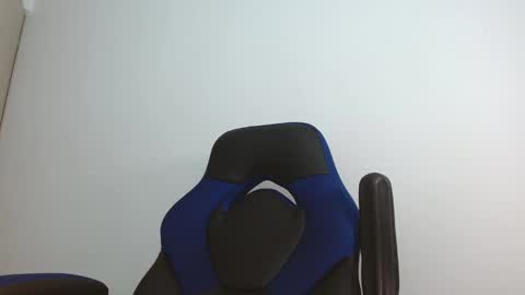 Snapshot of alejo_hot23 chatting on February 16, 10:43 pm David online show from February 16, 10:43 pm