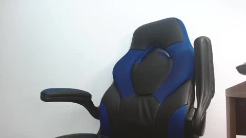 Snapshot of alejo_hot23 chatting on March 3, 2:47 am David online show from March 3, 2:47 am