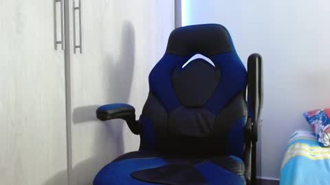 Snapshot of alejo_hot23 chatting on September 25, 2:04 am David online show from September 25, 2:04 am