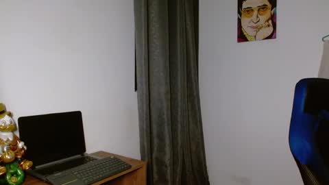 Snapshot of alejo_hot23 chatting on November 10, 1:15 am David online show from November 10, 1:15 am