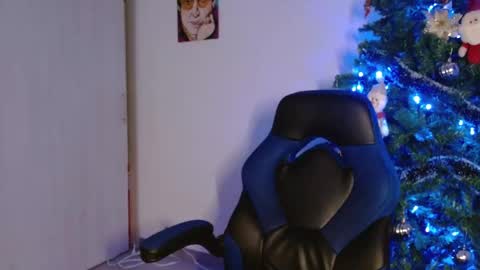 Snapshot of alejo_hot23 chatting on November 20, 12:11 am David online show from November 20, 12:11 am