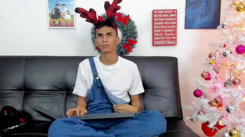 Snapshot of alejo_peverell chatting on December 24, 11:38 am alejo peverell online show from December 24, 11:38 am