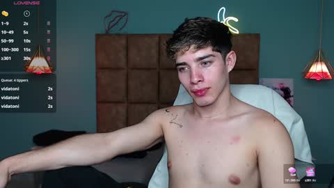 ALejoo Saenz online show from December 3, 9:01 pm