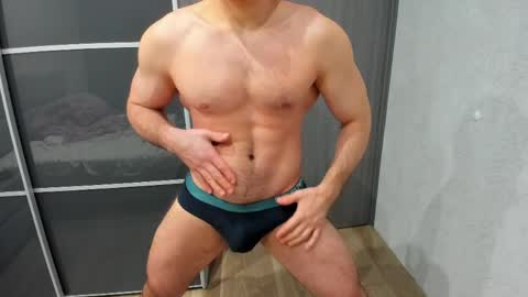 Snapshot of aleks_brown chatting on May 19, 9:54 pm aleks_brown online show from May 19, 9:54 pm