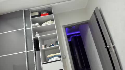 Snapshot of aleks_brown chatting on June 24, 8:52 pm aleks_brown online show from June 24, 8:52 pm