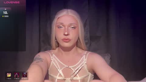 ALENA  INDEPENDENT MODEL online show from March 11, 3:56 am