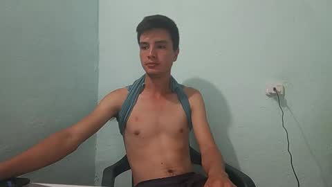 Snapshot of aleo_011 chatting on January 8, 1:32 am Alejandro online show from January 8, 1:32 am