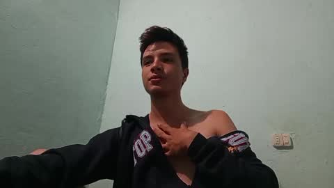 Snapshot of aleo_011 chatting on January 27, 1:48 am Alejandro online show from January 27, 1:48 am