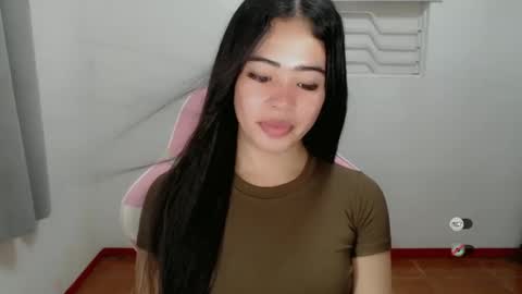 Snapshot of alesha_vibe_me chatting on December 24, 7:39 am alesha_vibe_me online show from December 24, 7:39 am