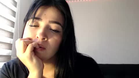 Snapshot of aleska__bell chatting on July 27, 6:04 pm Aleska online show from July 27, 6:04 pm
