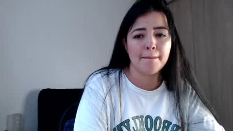 Snapshot of aleska__bell chatting on July 28, 5:01 pm Aleska online show from July 28, 5:01 pm