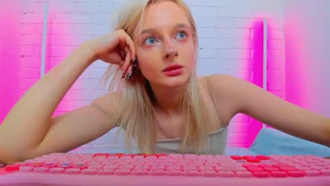 alessakiss online show from June 13, 2:20 am