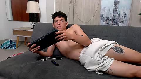 alessandrith104266 online show from December 3, 8:38 am