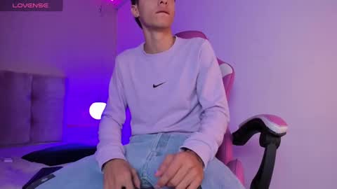 Snapshot of alessandro_dybala chatting on December 21, 12:16 pm Alessandro Dybala online show from December 21, 12:16 pm