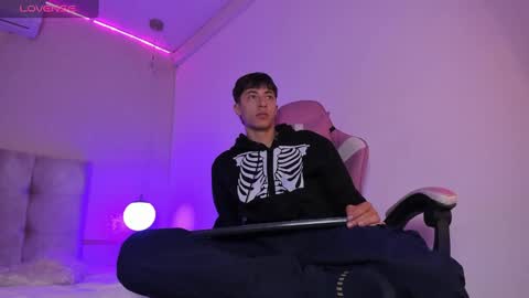 Snapshot of alessandro_dybala chatting on January 25, 12:26 pm Alessandro Dybala online show from January 25, 12:26 pm