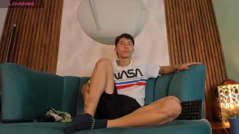Snapshot of alessandro_dybala chatting on February 5, 2:37 pm Alessandro Dybala online show from February 5, 2:37 pm