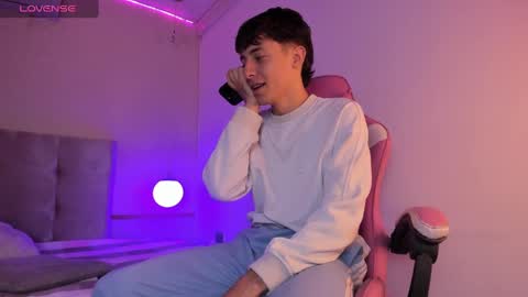 Snapshot of alessandro_dybala chatting on February 7, 11:34 am Alessandro Dybala online show from February 7, 11:34 am