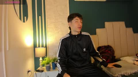 Snapshot of alessandro_dybala chatting on February 8, 11:55 am Alessandro Dybala online show from February 8, 11:55 am