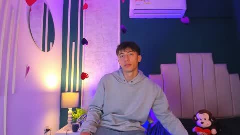 Snapshot of alessandro_dybala chatting on February 15, 12:11 pm Alessandro Dybala online show from February 15, 12:11 pm
