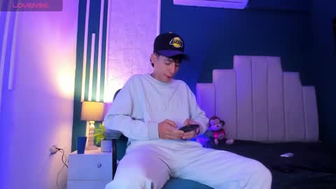 Snapshot of alessandro_dybala chatting on February 19, 11:38 am Alessandro Dybala online show from February 19, 11:38 am