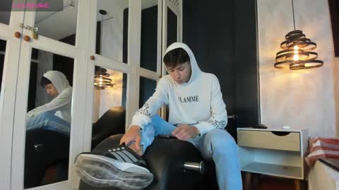 Snapshot of alessandro_dybala chatting on February 20, 12:04 pm Alessandro Dybala online show from February 20, 12:04 pm