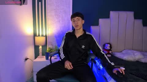 Snapshot of alessandro_dybala chatting on February 26, 12:14 pm Alessandro Dybala online show from February 26, 12:14 pm
