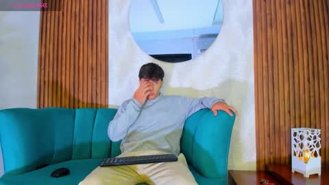 Snapshot of alessandro_dybala chatting on October 12, 12:37 pm Alessandro Dybala online show from October 12, 12:37 pm
