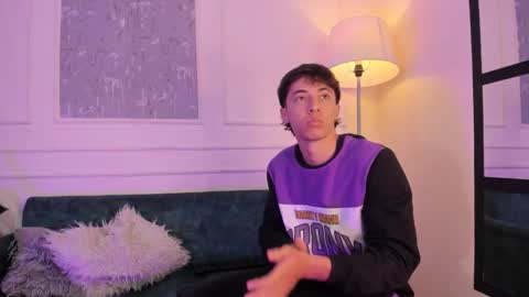 Snapshot of alessandro_dybala chatting on October 19, 12:28 pm Alessandro Dybala online show from October 19, 12:28 pm