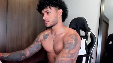 Snapshot of alessandro_vanni chatting on January 8, 12:47 pm Alessandro Vanni online show from January 8, 12:47 pm