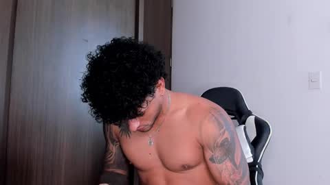 Snapshot of alessandro_vanni chatting on February 4, 12:55 pm Alessandro Vanni online show from February 4, 12:55 pm